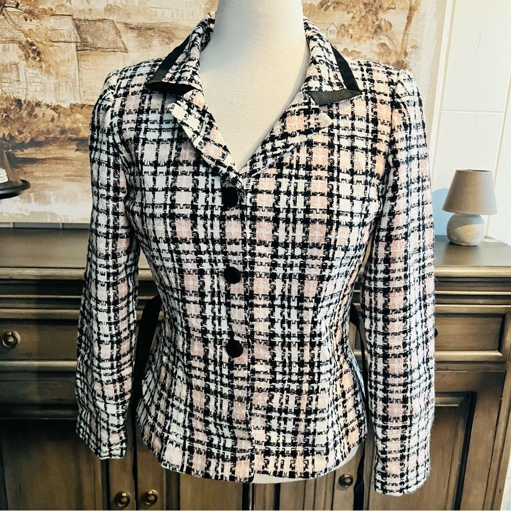 Jessica Howard Cropped Black, Pink. White Blazer size 10P